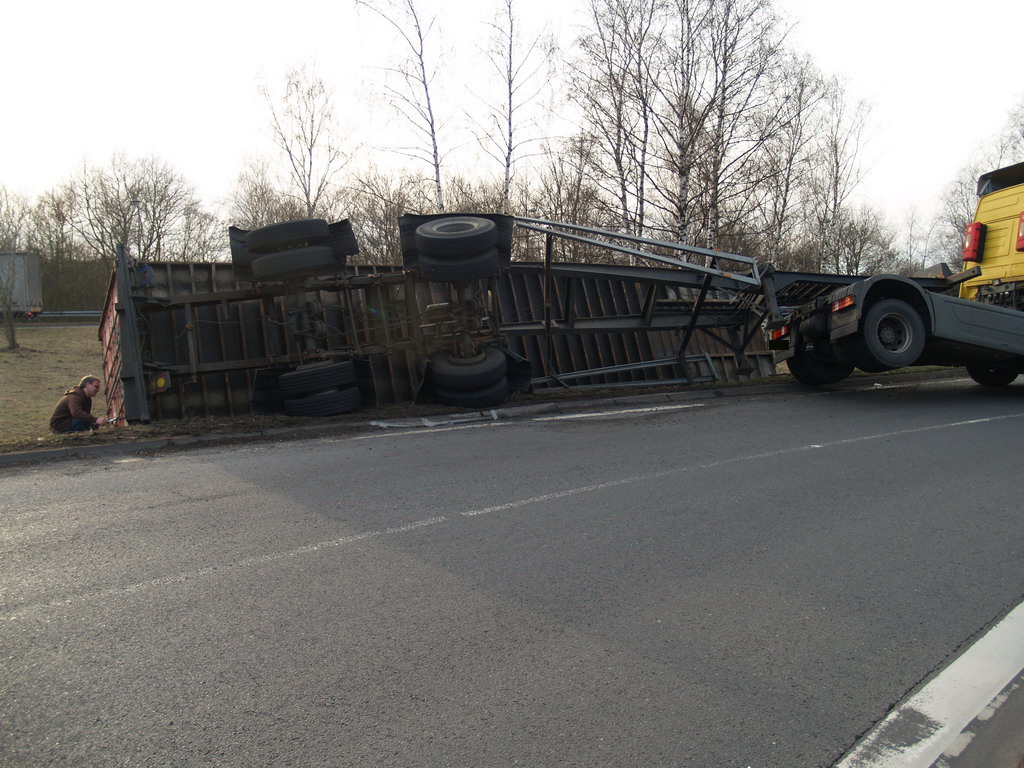 LKW verliert Container Koeln Niehler Ei P063.JPG